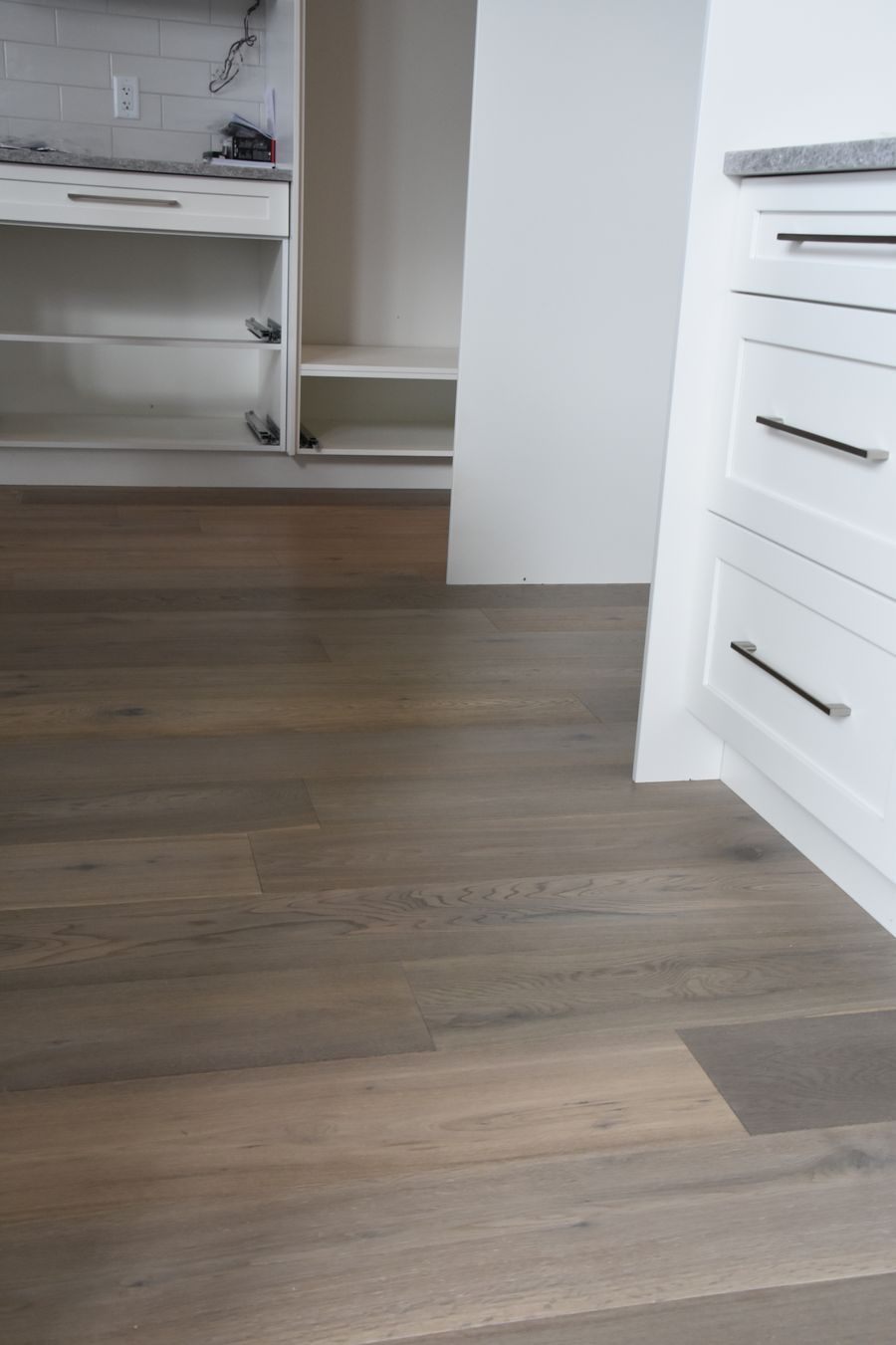 04-new-home-hardwood-and-luxury-vinyl-project-kelowna-bc-hw3